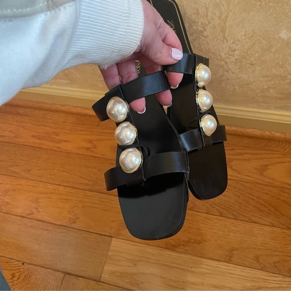 Zara Pearl Flat Sandals Black leather white pearls golden hardware SZ EU 41 - Picture 6 of 15